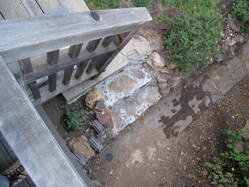 IMG_2565.JPG - That lavender in that little niche there is going to need some help to get established.