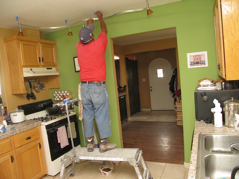 IMG_2586.JPG - Repainting the whole ceiling in this room to make sure there isn't a line dividing old and new paint.