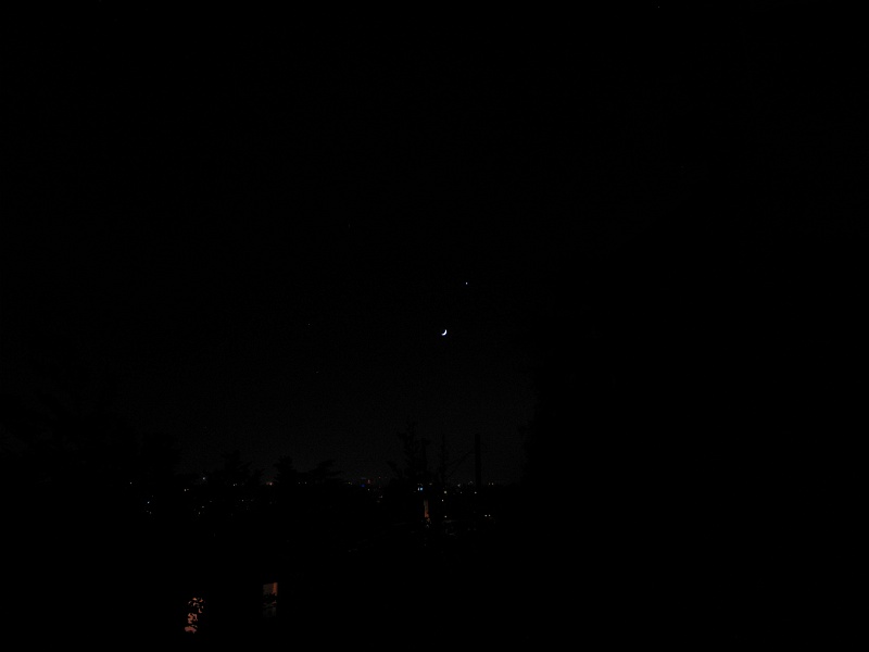 IMG_2636.JPG - Moon and Venus over Oakland skyline.