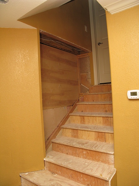 IMG_2732.JPG - Closing in the back of the kitchen wall.