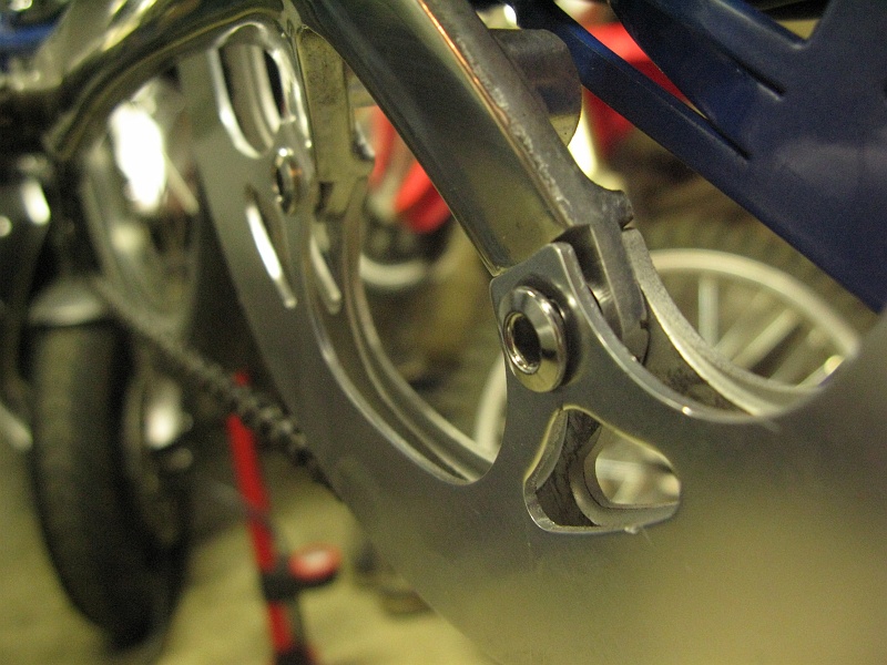 IMG_2845.JPG - One of the three remaining fasteners was not going to hang around much longer by the looks of it.