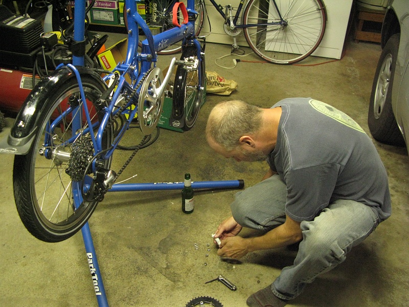 IMG_2850.JPG - Eventually I just sat on the floor. Much cleaner than my garage!