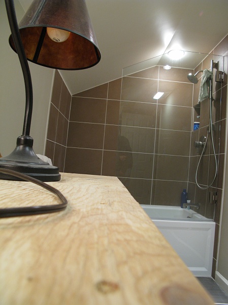 IMG_3106.JPG - Light inside the shower now.