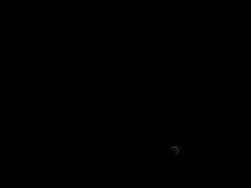 IMG_3171.JPG - Once the eclipse was total the amount of light was way less, and any clouds or mistakes made it disappear from the image. It was still nice by naked eye though.