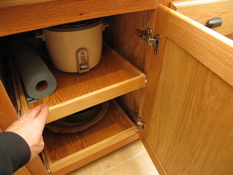 IMG_3179.JPG - Nice one. The pull out shelves in the new cabinets hit the doors.