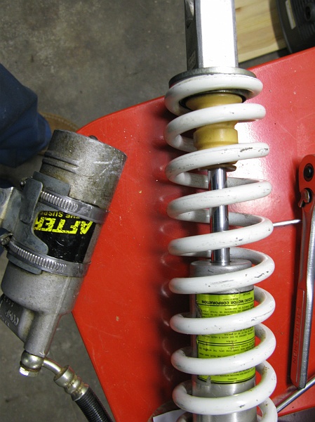 IMG_3495.JPG - Freshly serviced shock.