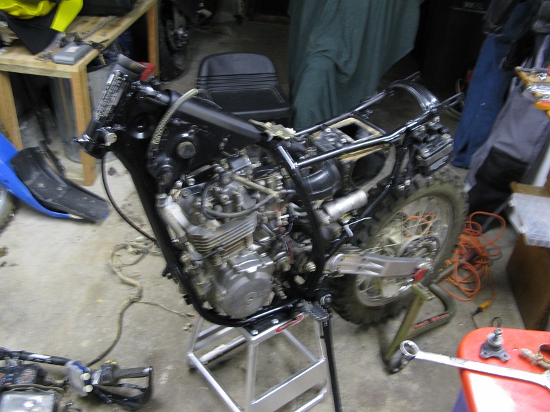 IMG_3510.JPG - Not sure what that metal shroud over the frame backbone is actually for, but, there it is.
