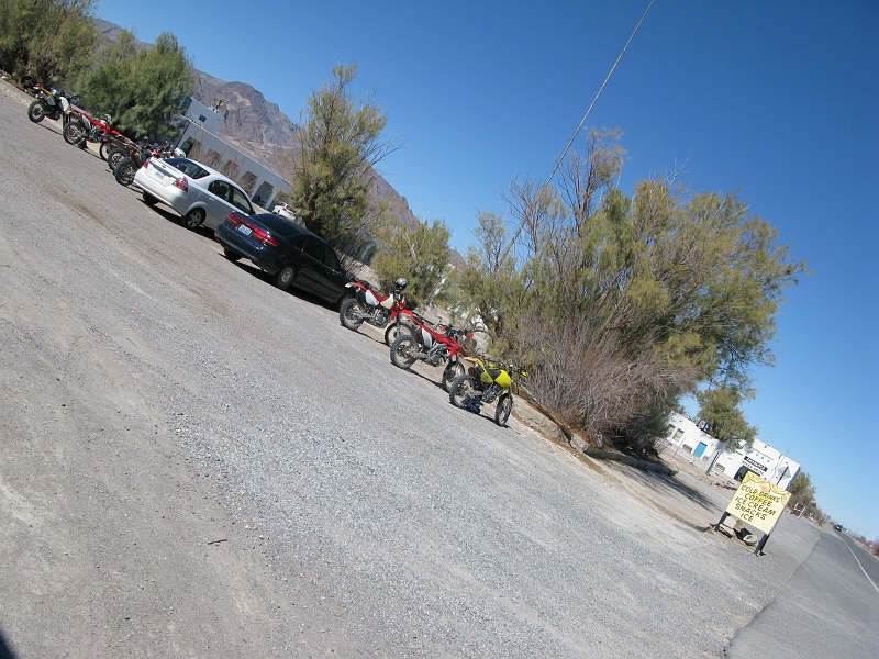 IMG_3666.JPG - Lunch stop. There's a slight revival in this little town.