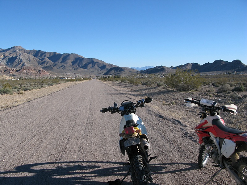 IMG_3702.JPG - Just like on the Bishop ride, it runs dry within sight of the gas station.