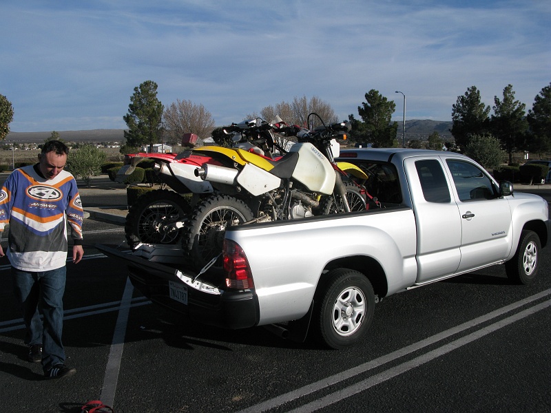 IMG_3751.JPG - Loaded and ready to go. 4:30. 7hr drive ahead of us to Oaktown.