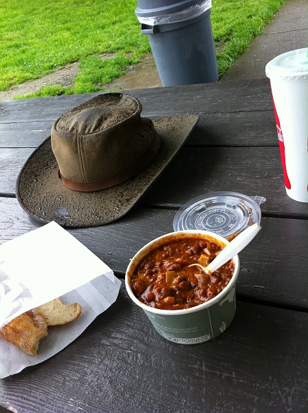 IMG_0389.JPG - Chili and a buttered baguette. A fine tradition.