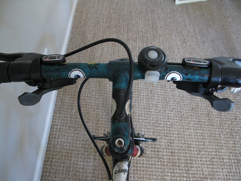 IMG_3859.JPG - Push pull shifters. Probably meant to work with matched brake levers, but it works OK.