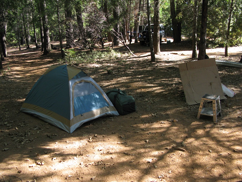 IMG_3873.JPG - Basecamp. First time I have pitched tent on the ground in a long time. Totally drama free. The staging area was completely empty when we came in around midnight Friday night. Maybe a half dozen trucks showed up around 8am.