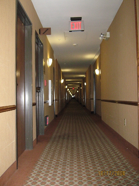 IMG_0071.JPG - The infinite hallway.