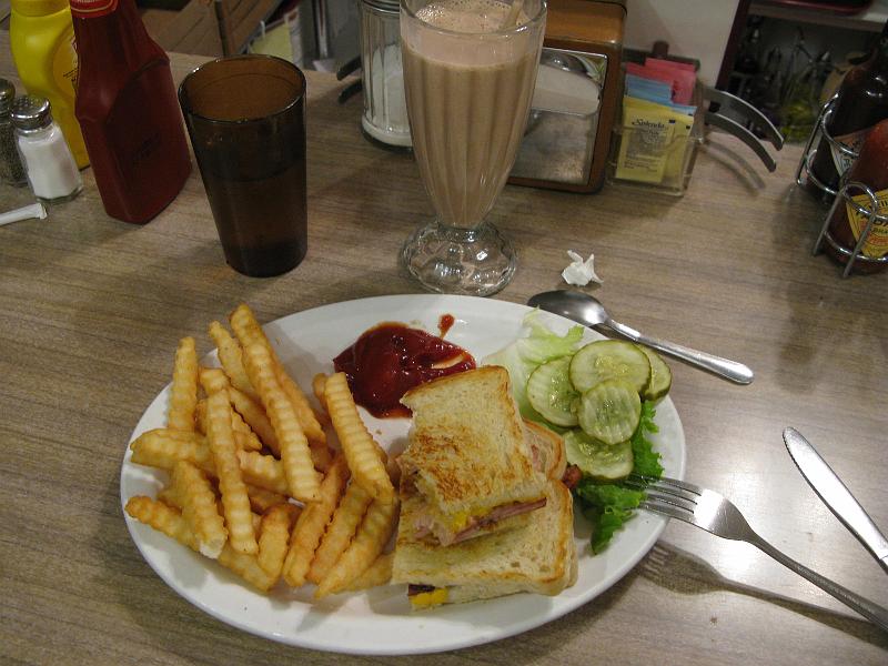 IMG_1367.JPG - Some other customers had grilled sammiches and the grilled bread looked really good. This hit the spot.