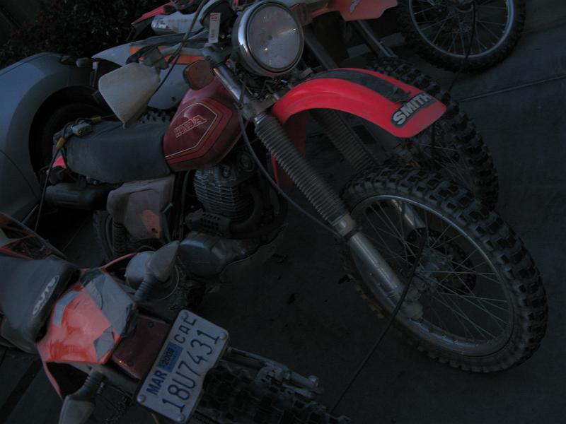 IMG_1637.JPG - There's one in every bunch. I wonder how many people see my bike that way.