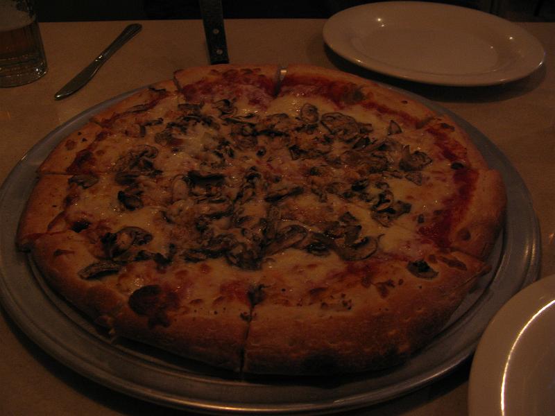 IMG_1642.JPG - Looks like this is not the first pizza these guys have ever made.