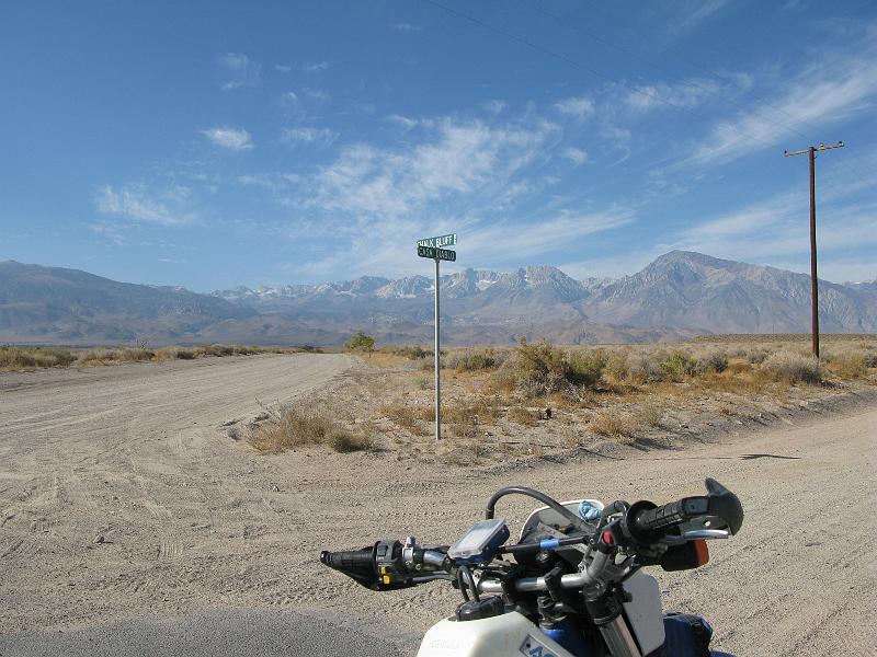 IMG_1646.JPG - On our way to the Devil's House. He sure lives in a good neighborhood.