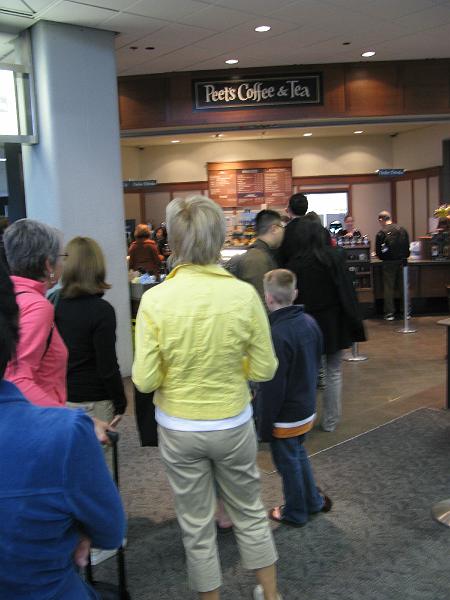 IMG_2106.JPG - The line for coffee was longer than the line to board the flight.