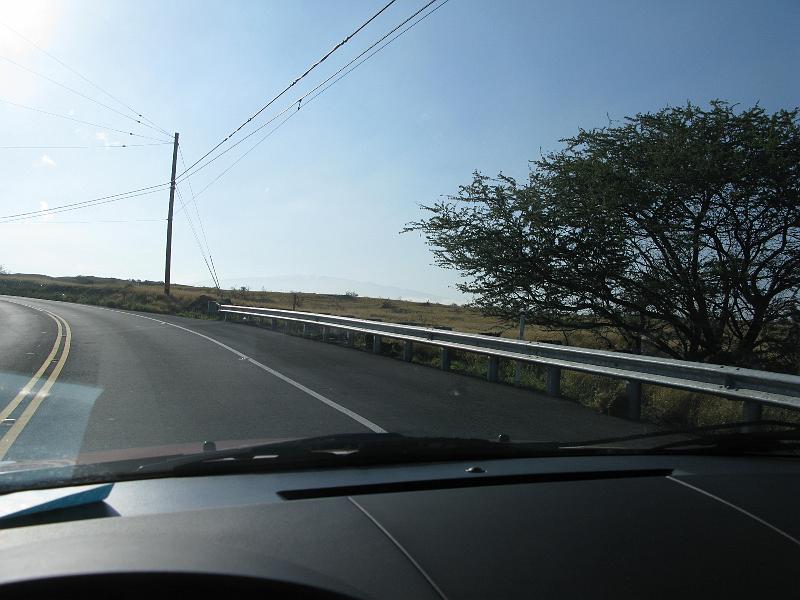 IMG_2227.JPG - Heading up to Waimea. Still no clouds on Mauna Kea.
