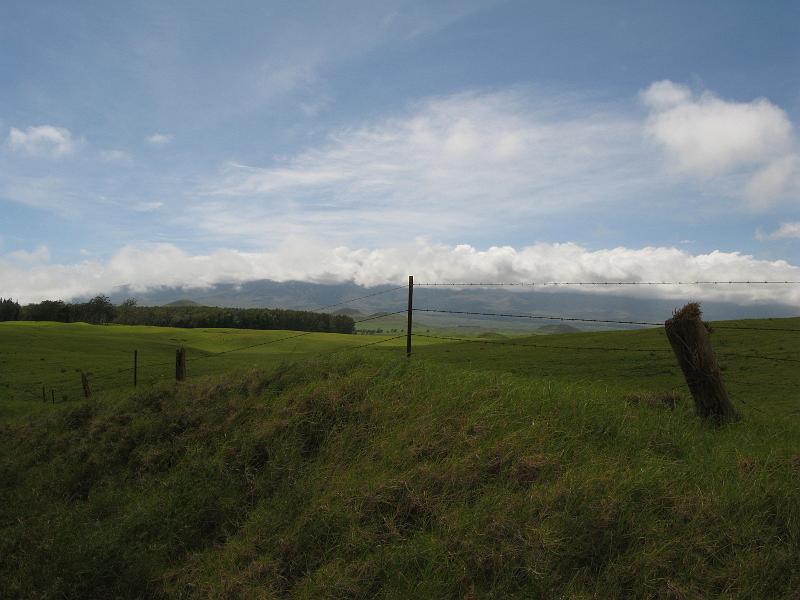 IMG_2346.JPG - Mauna Kea hiding in there. Purists take note and arrive here at like 6 am for better results.