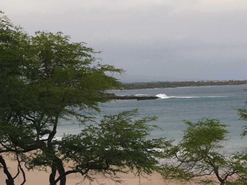 IMG_2416.JPG - Wind and surf are still up.