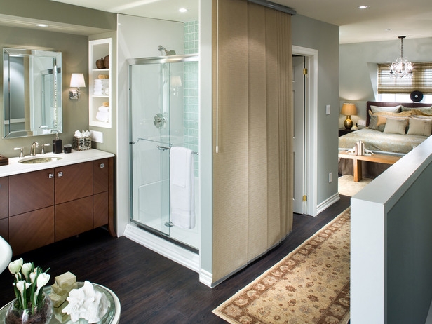 hdivd1301-after-bedroom-bathroom_lg.jpg - How to spend a lot of money on something that doesn't look coordinated at all. Nice paint over the vanity though.
