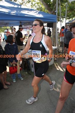nemesis-2436-27-100.jpeg - Waited and gave her a high five. Seeing someone else my age going my pace really motivated me to keep hurting on the run.